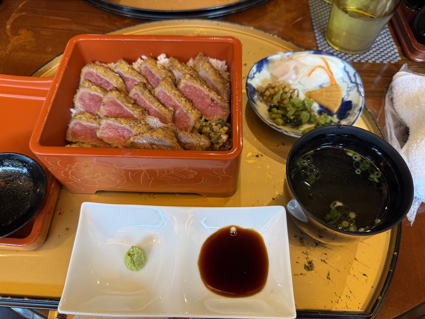 阿蘇はなびしの牛カツ定食(定食一式)